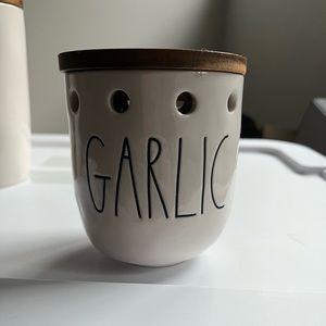 Rae Dunn garlic
